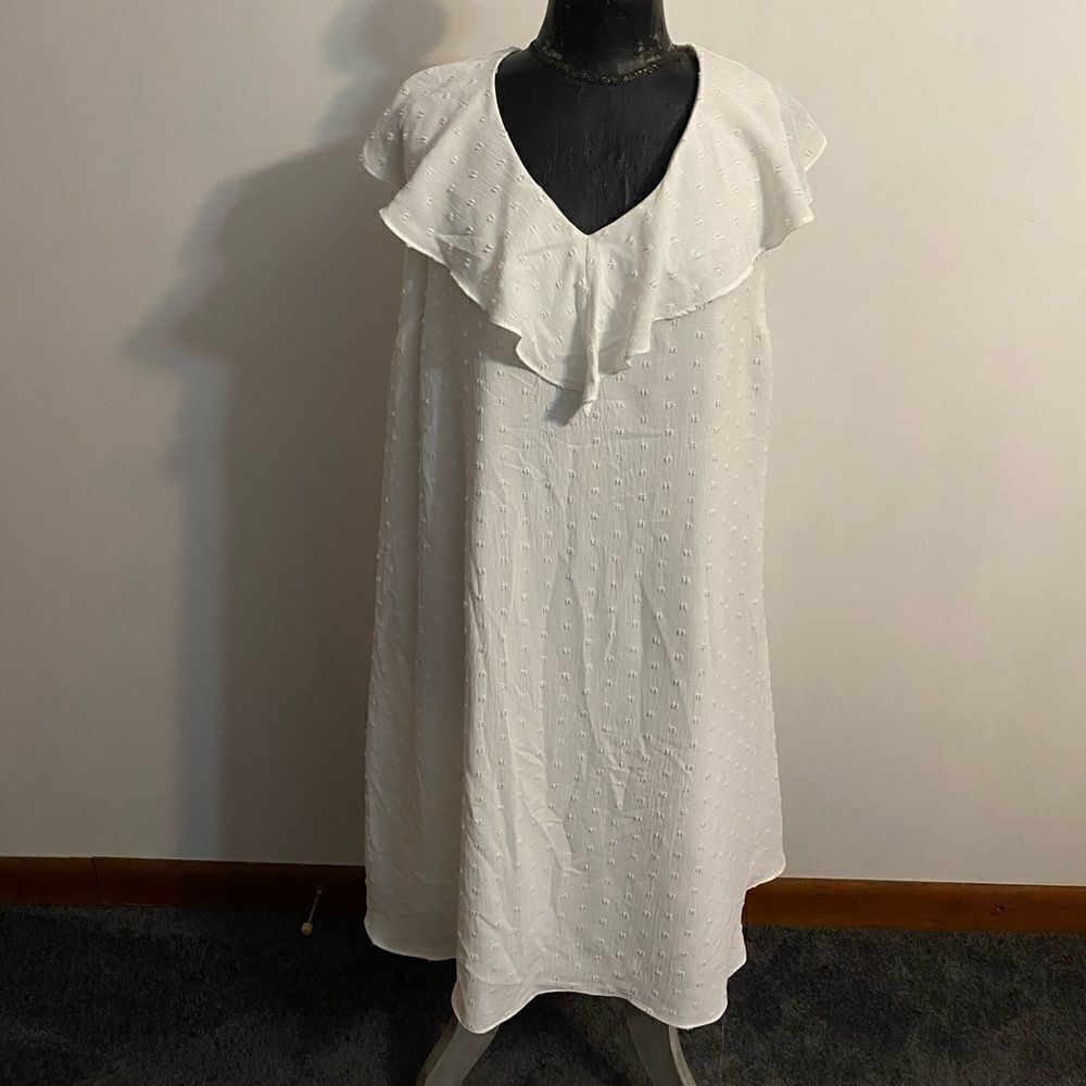 52Seven White Ruffle V-neck sleeveless tie back dress, size 3X
